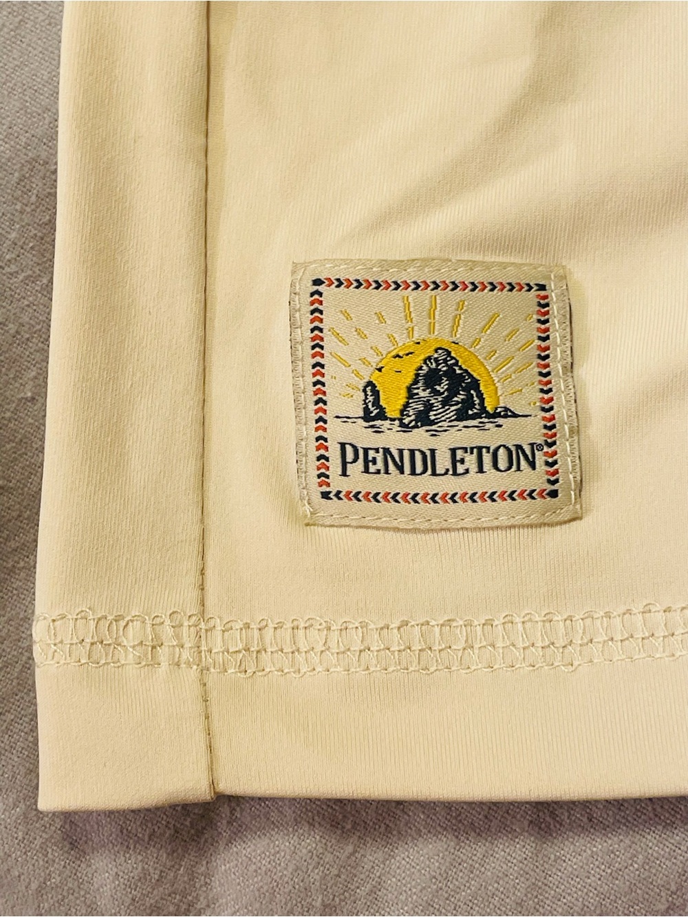 PENDLETON NWOT Long Sleeve Rash Guard in Sandshell - Picture 4 of 5